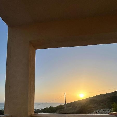 레알몬테 Al Faro B&B 외부 사진