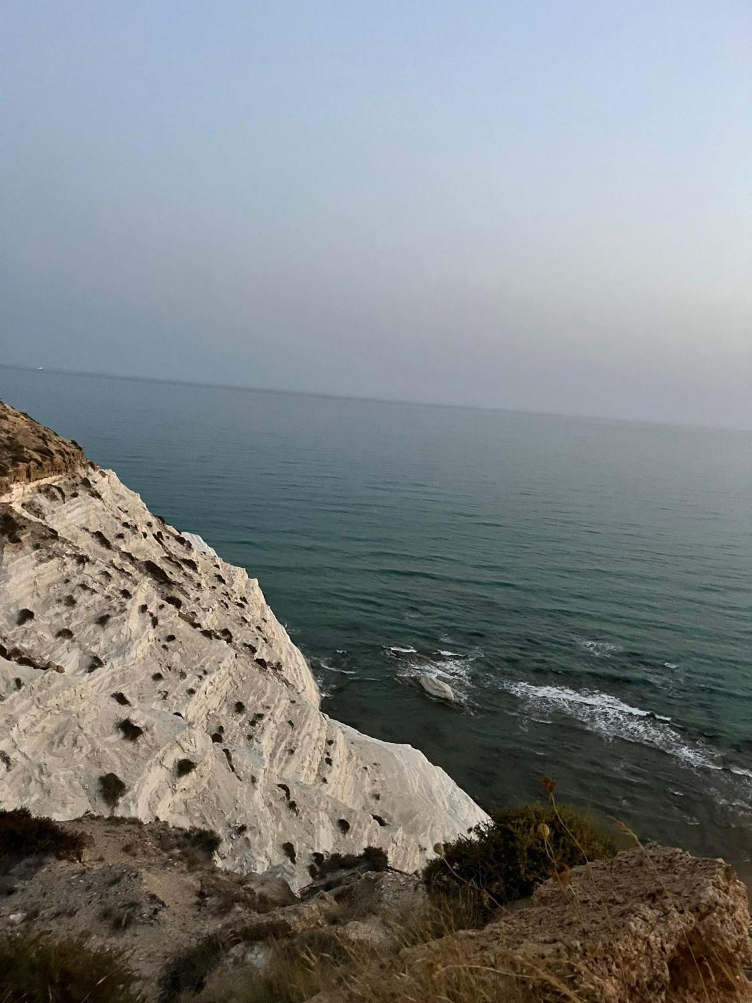 레알몬테 Al Faro B&B 외부 사진