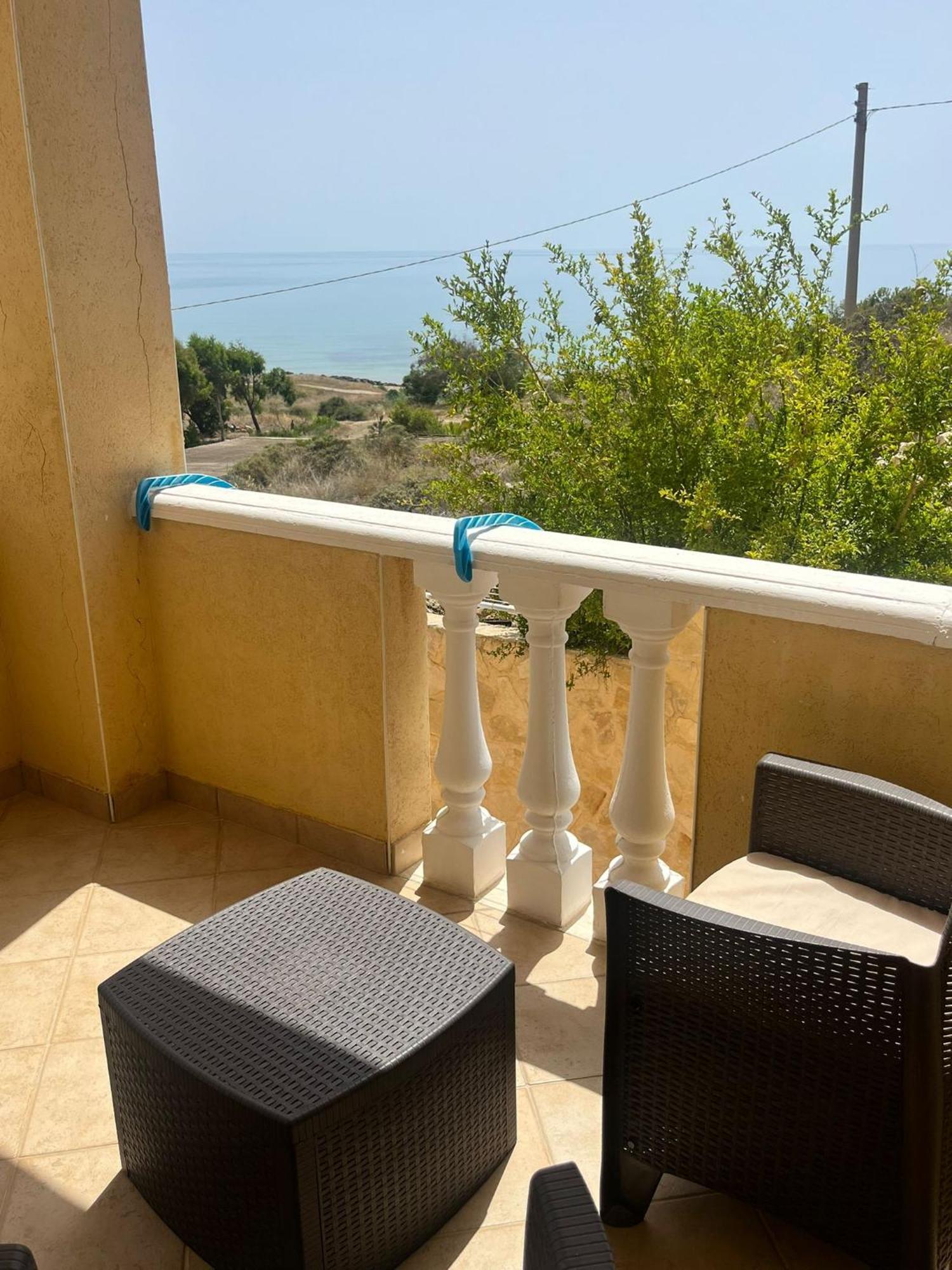 레알몬테 Al Faro B&B 외부 사진