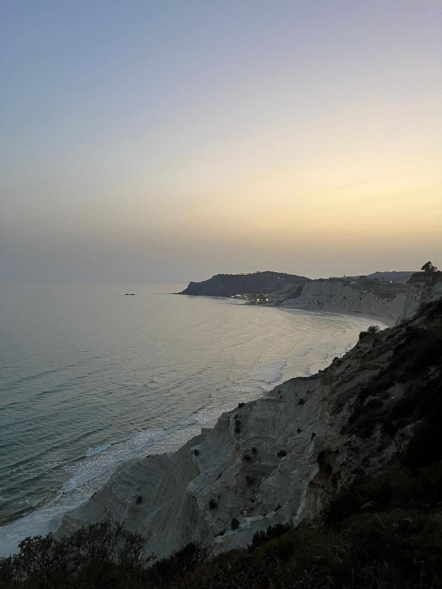 레알몬테 Al Faro B&B 외부 사진
