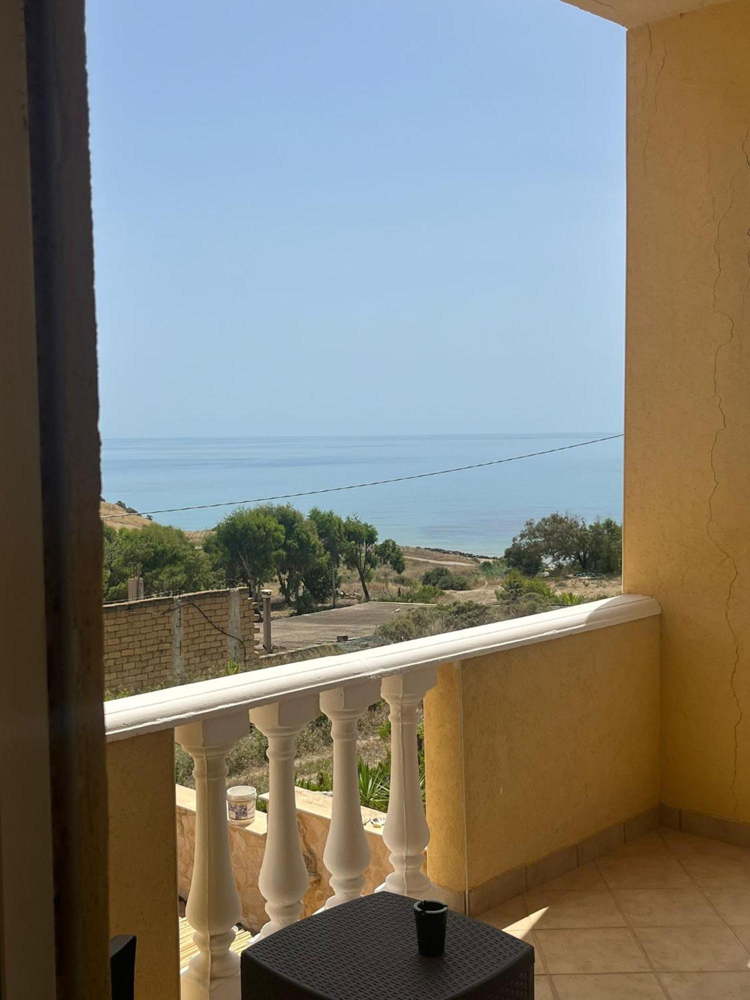 레알몬테 Al Faro B&B 외부 사진