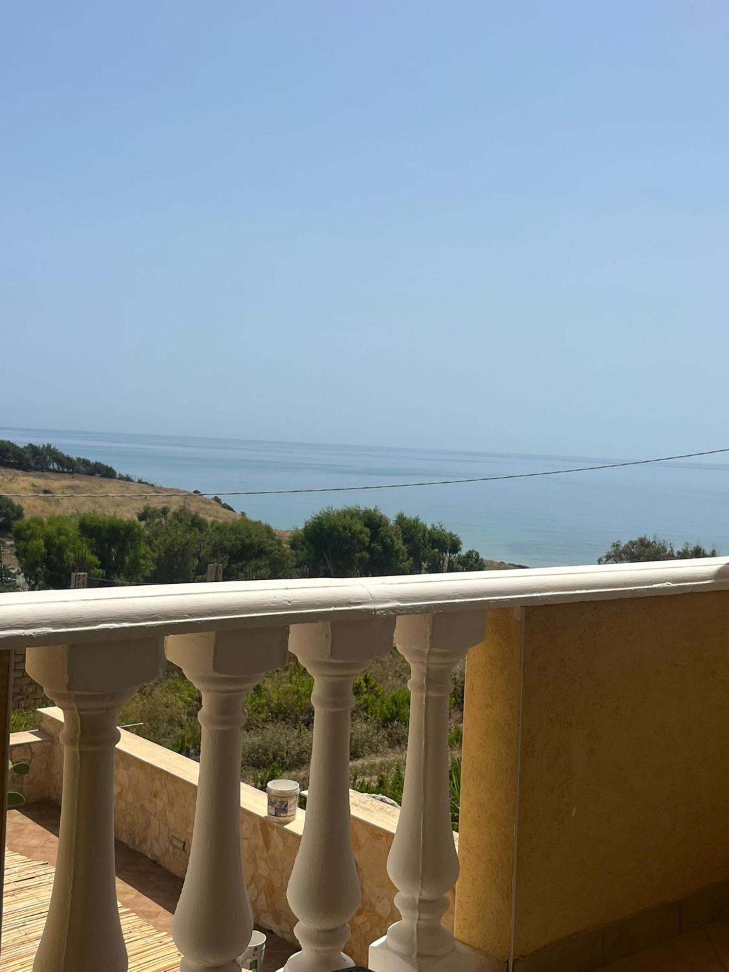 레알몬테 Al Faro B&B 외부 사진