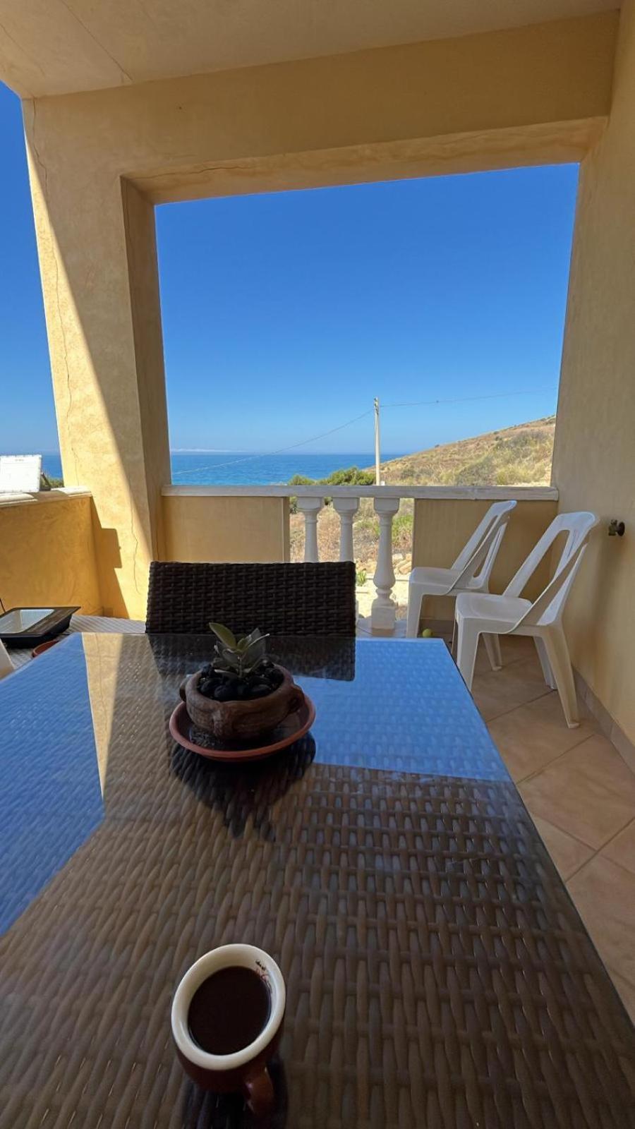 레알몬테 Al Faro B&B 외부 사진