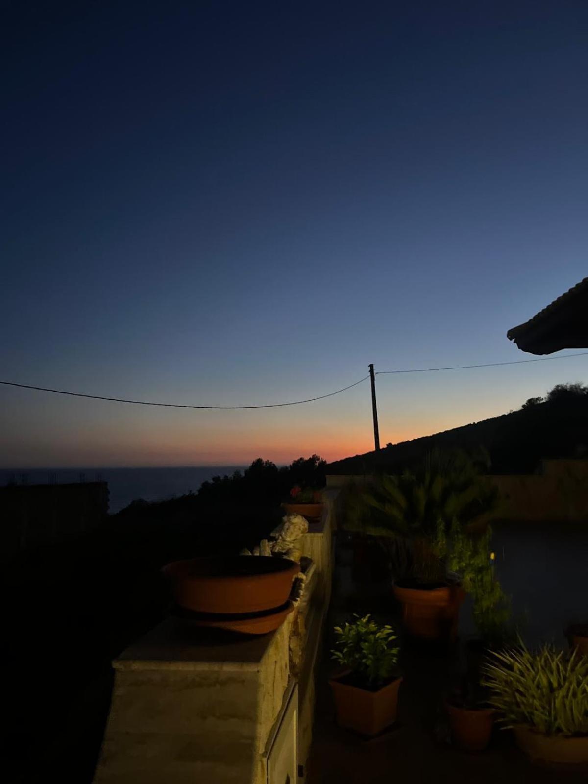 레알몬테 Al Faro B&B 외부 사진