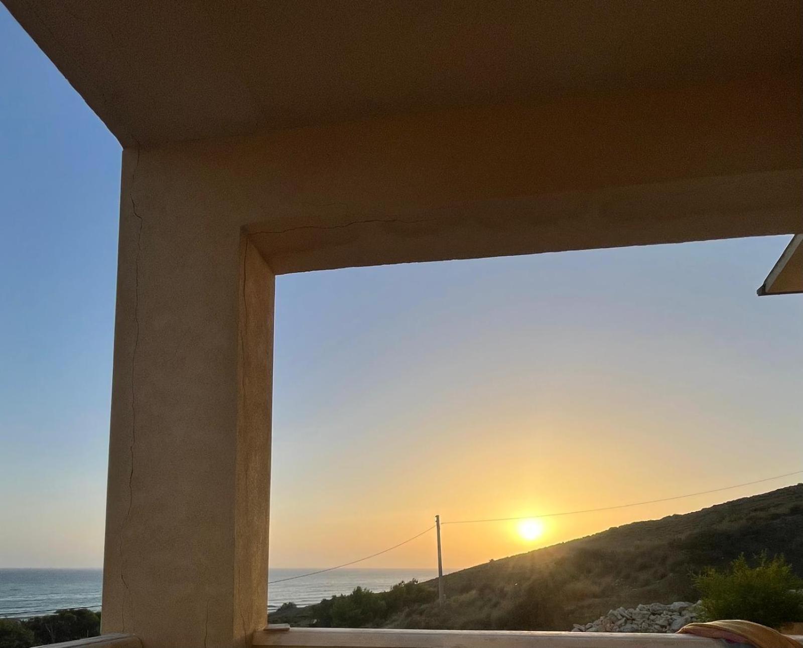 레알몬테 Al Faro B&B 외부 사진